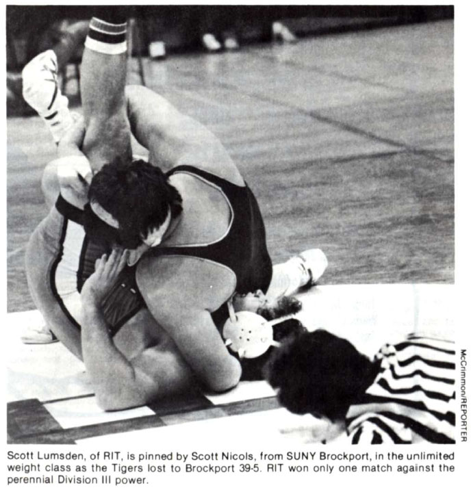 Scott Nichols pins Scott Lumsden